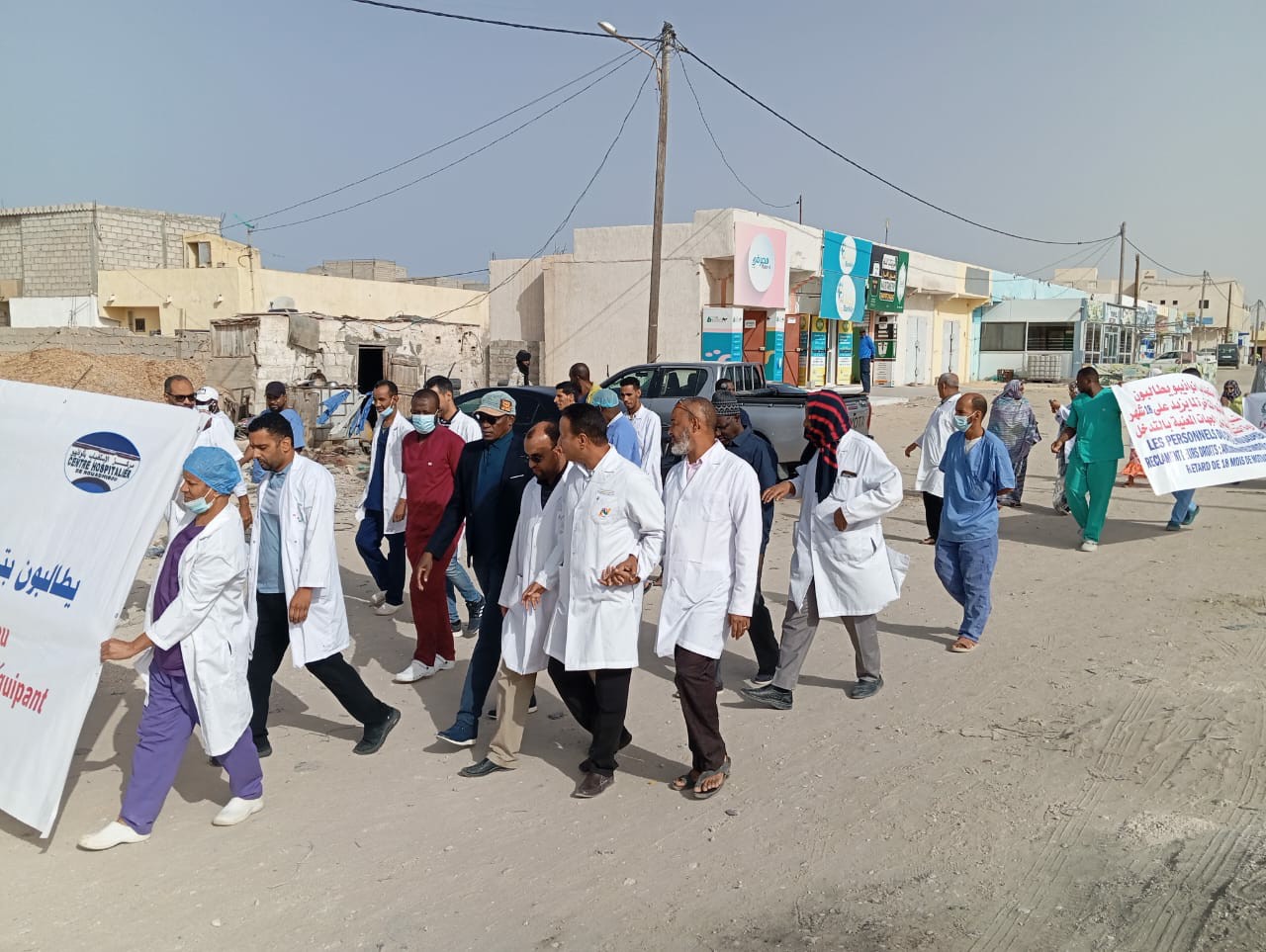 عمال مستشفى نواذيبو المضربون يلوحون بوقف العمل بقسم الكلى