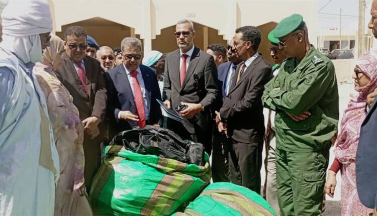 “كينروس” تسلم مدارس داخلت نواذيبو كميات من الطاولات والزي المدرسي والأدوات المدرسية