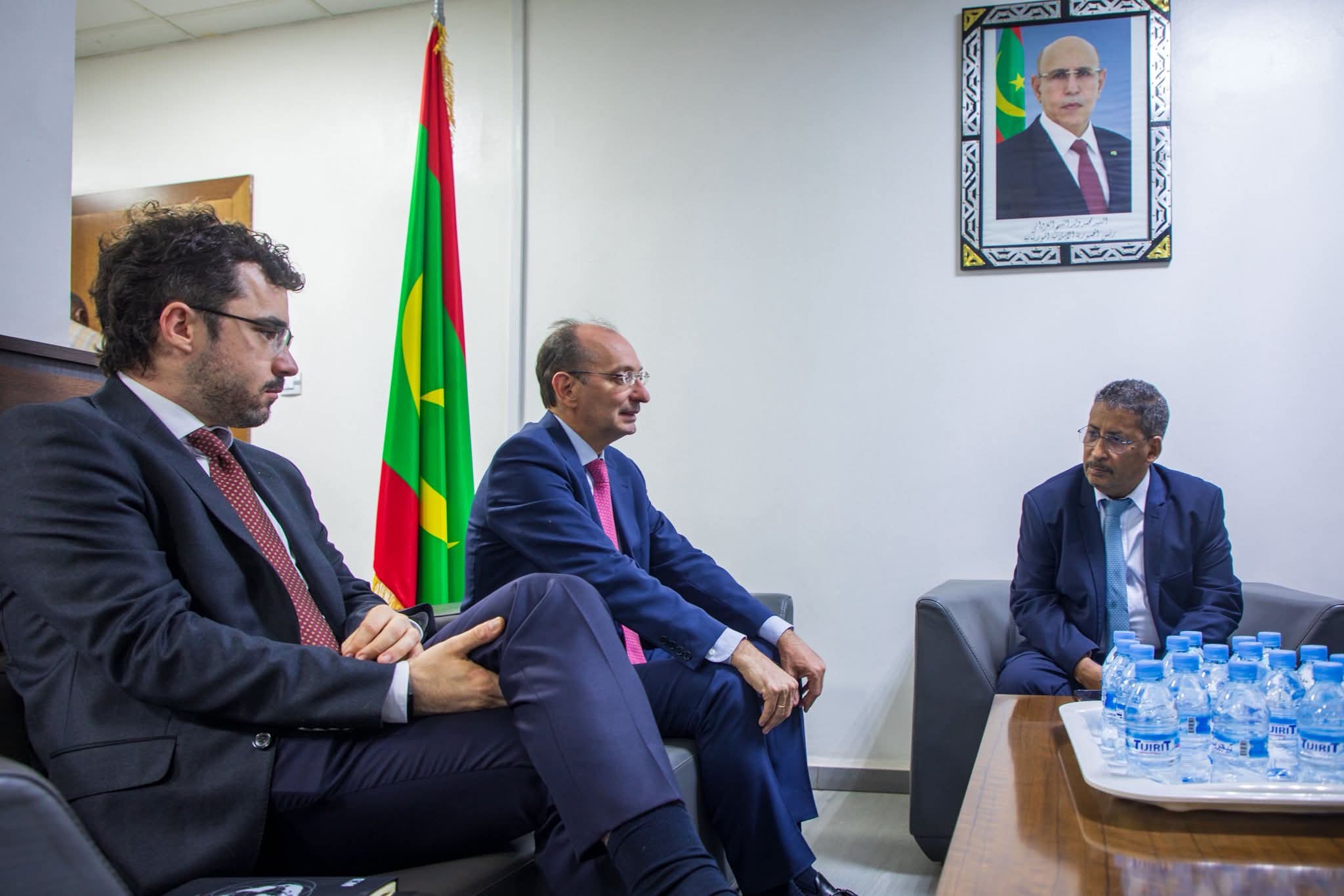 وزير التجهيز يبحث مع السفير الاسباني تعزيز التعاون فى مجال البنى التحتية