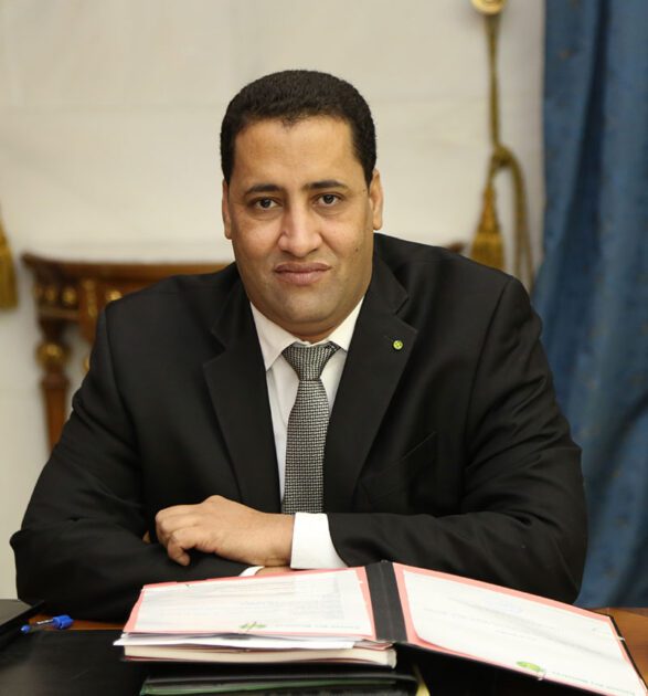 الوزير الأول يدافع عن سياسة دعم المحروقات ويؤكد مواصلة المشاريع التنموية دون استدانة