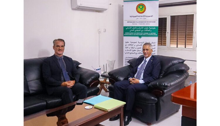 مفوض حقوق الإنسان يجري مباحثات مع ممثل مكتب المفوضية السامية لحقوق الإنسان