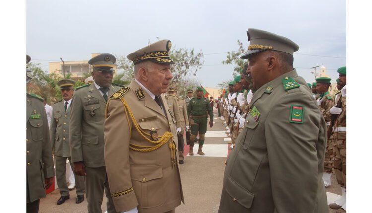 قائد الأركان العامة للجيوش يؤدي رفقة رئيس أركان الجيش الشعبي الوطني الجزائري زيارة لمجمع بوليتكنيك