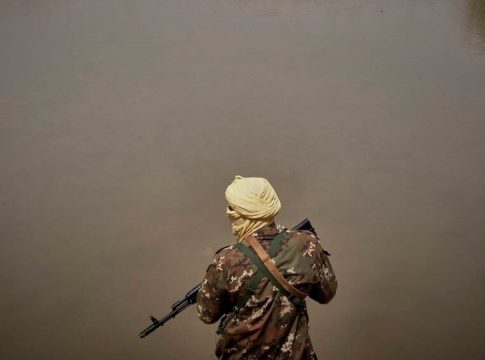 مسلحون يختطفون زعيما دينيا ماليا