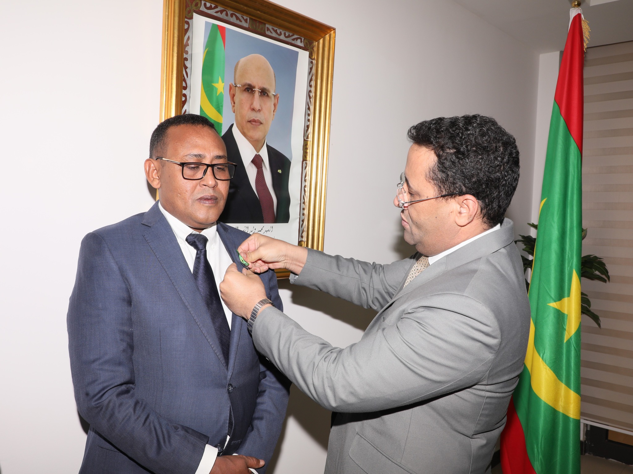 توشيح مسؤولين وعمالا بالوزارة الأولى