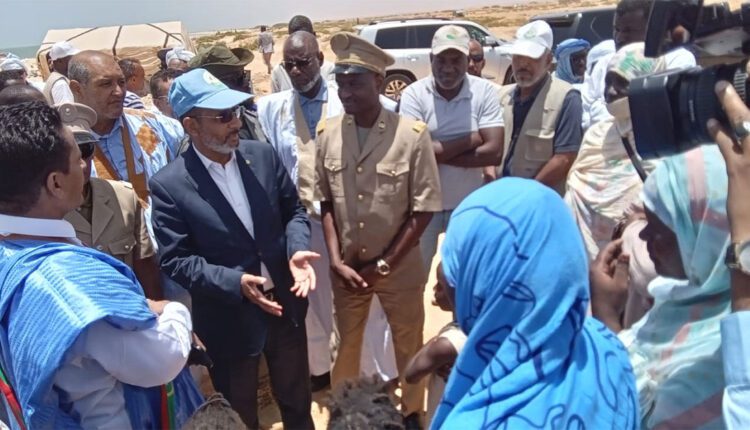 مندوب ”تآزر” يتعهد بتجهيز مزرعة في بنشاب ويقدم مساعدات نقدية للأسر الفقيرة بامحيجرات