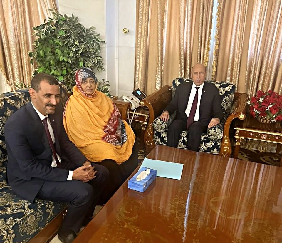 غزواني يستقبل أسرة إسحاق ولد المختار ويعد بتفعيل القنوات الدبلوماسية