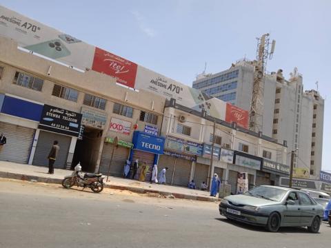 اغلاق سوق نقطة ساخنة بعد مواجهات بين شرطة مكافحة الشغب والباعة المتجولين