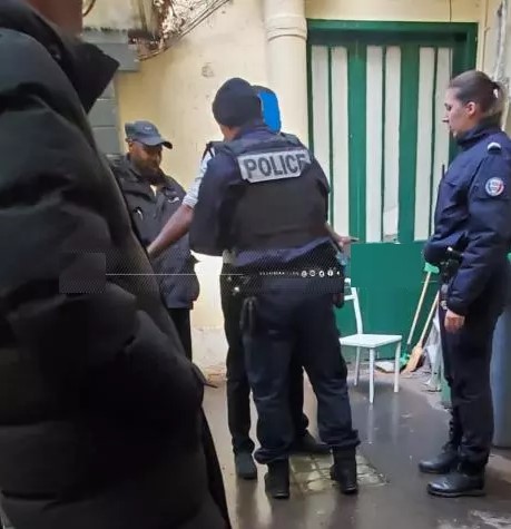 موريتاني يقتحم السفارة بباريس ويعبث بمحتويات الحالة المدنية