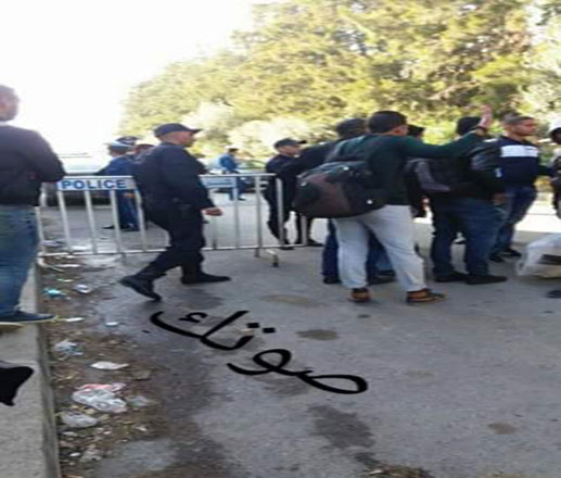 الطلاب المعتصمون أمام سفارة موريتانيا بالجزائر:الشرطة عاملتنا بخشونة بطلب من السفير