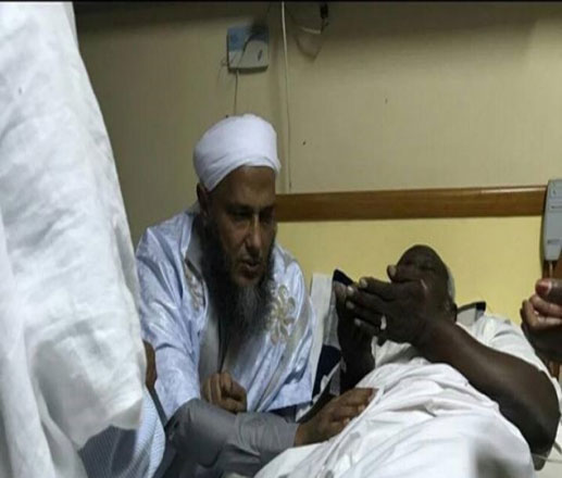 العلامة الددو يزور ببكر ولد مسعود في المستشفى