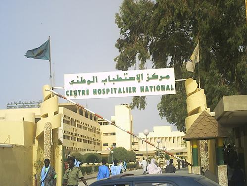 وفاة طبيب دهسته سيارة بعد ان انقذ ابنته منها