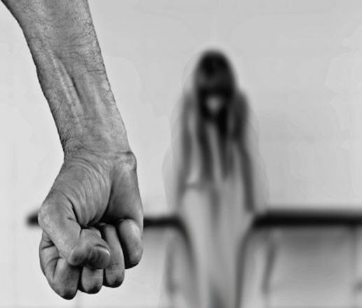 دلال تطلب الطلاق: رفضت معاشرة صاحبه جنسيا فحاول دفنى