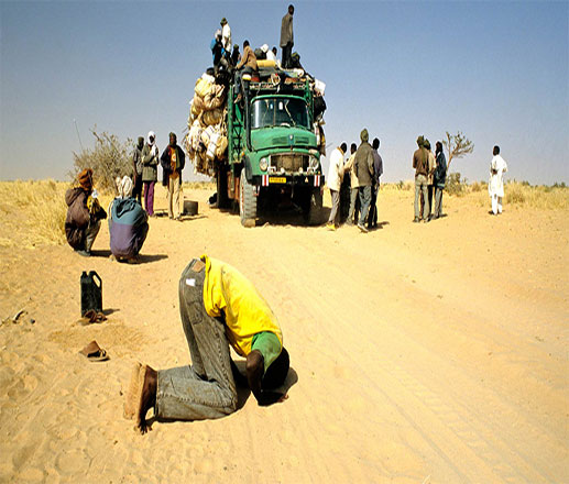 الصليب الأحمر: مصرع 40 مهاجرا في الصحراء الكبرى