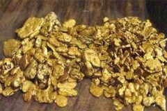صدمة تسبب الجنون لمنقب عن الذهب