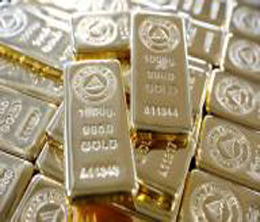 الذهب يرتفع مع تراجع الدولار بعد نشر محضر اجتماع المركزي الأمريكي