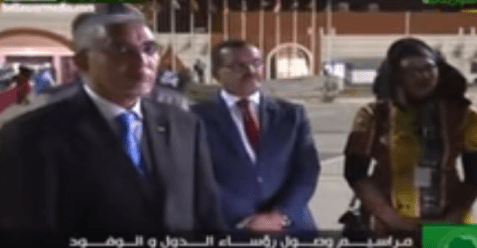 رئيس جنوب إفريقيا يرفض النزول من طائرته احتجاجا على عدم استقبال الرئيس عزيز له