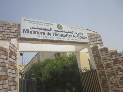 حريق في وزارة التهذيب وشرطي ينقذ سيدة كانت ستقفز من الطابق الثاني