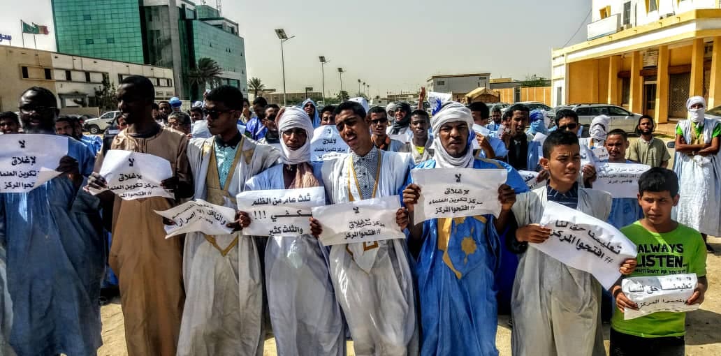 طلاب مركز تكوين العلماء ينظمون وقفة للإحتجاج على إغلاقه