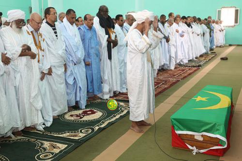 الصلاة على جثمان الرئيس ولد أحمد لولي بحضور الرئيس وأهم شخصيات البلد