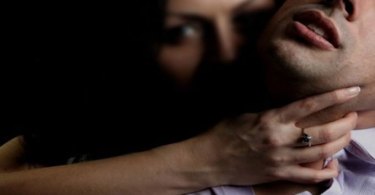 حادثة غريبة: ثلاث فتيات يختطفن شابا و يتناوبن على اغتصابه لعدة ايام