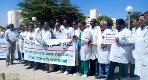 أطباء موريتانيا غاضبون : اضراب مؤقت عن العمل قبل الإضراب الشامل إذا لم تنفذ الوزارة الوصية التزاماتها ( بيان)