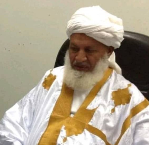 الآلاف يصلون على جنازة الشيخ ولد الحسن وطائرة عسكرية لنقل جثمانه الى كيفه