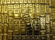 الذهب يتراجع بفعل القلق بشأن سياسة المركزي الأمريكي