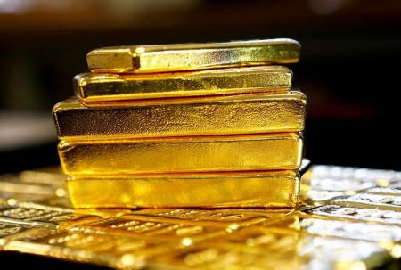 الذهب يرتفع والدولار يتراجع بعد نشر محضر اجتماع المركزي الأمريكي