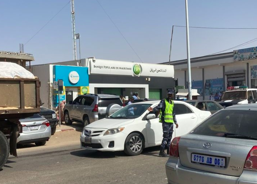 الشرطة تتتبع مشتبها به في السطو على البنك الشعبي خارج البلاد