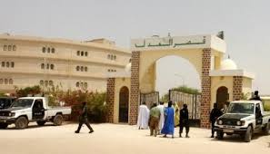 المحكمة تعلق جلستها لعودة دفاع ولد عبد العزيز المنسحب