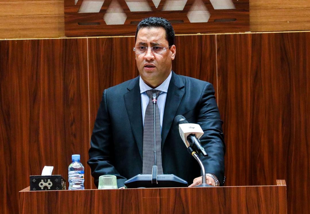 الوزير الأول يرد على استشكالات النواب ويتعهد بأخذ مقترحاتهم بعين الاعتبار