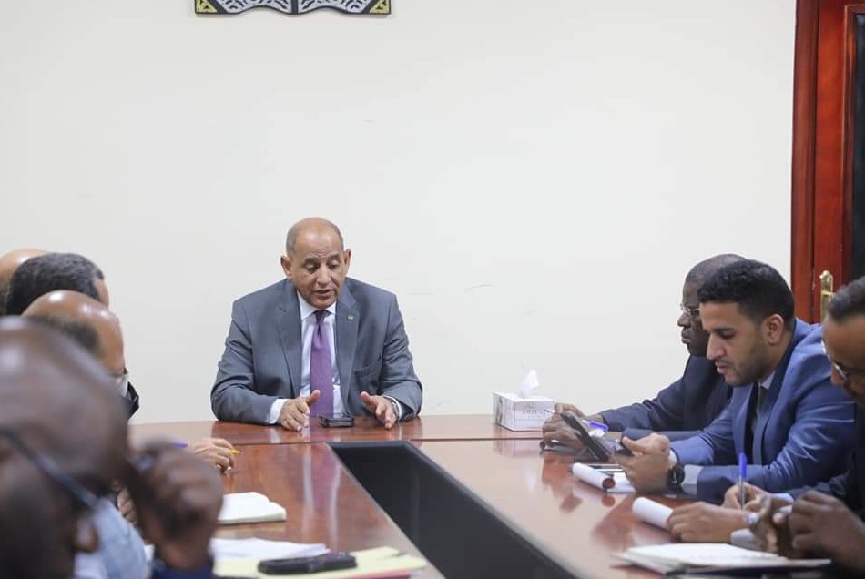 وزير المياه يزور الشركة الوطنية للماء
